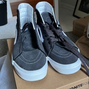 Vans high top old Skool kicks